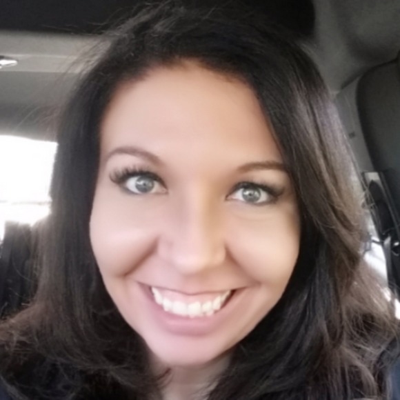 Meet your Posher, Rae - Picture 1 of 1